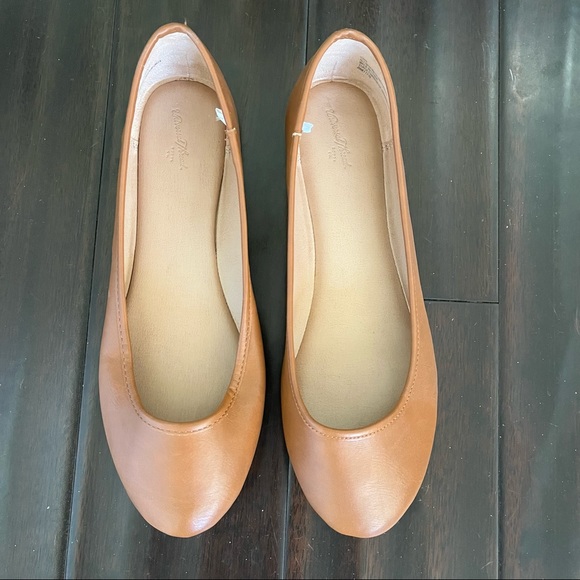 Universal Thread Tan Ballet Flat Size 9.5 - Picture 1 of 3